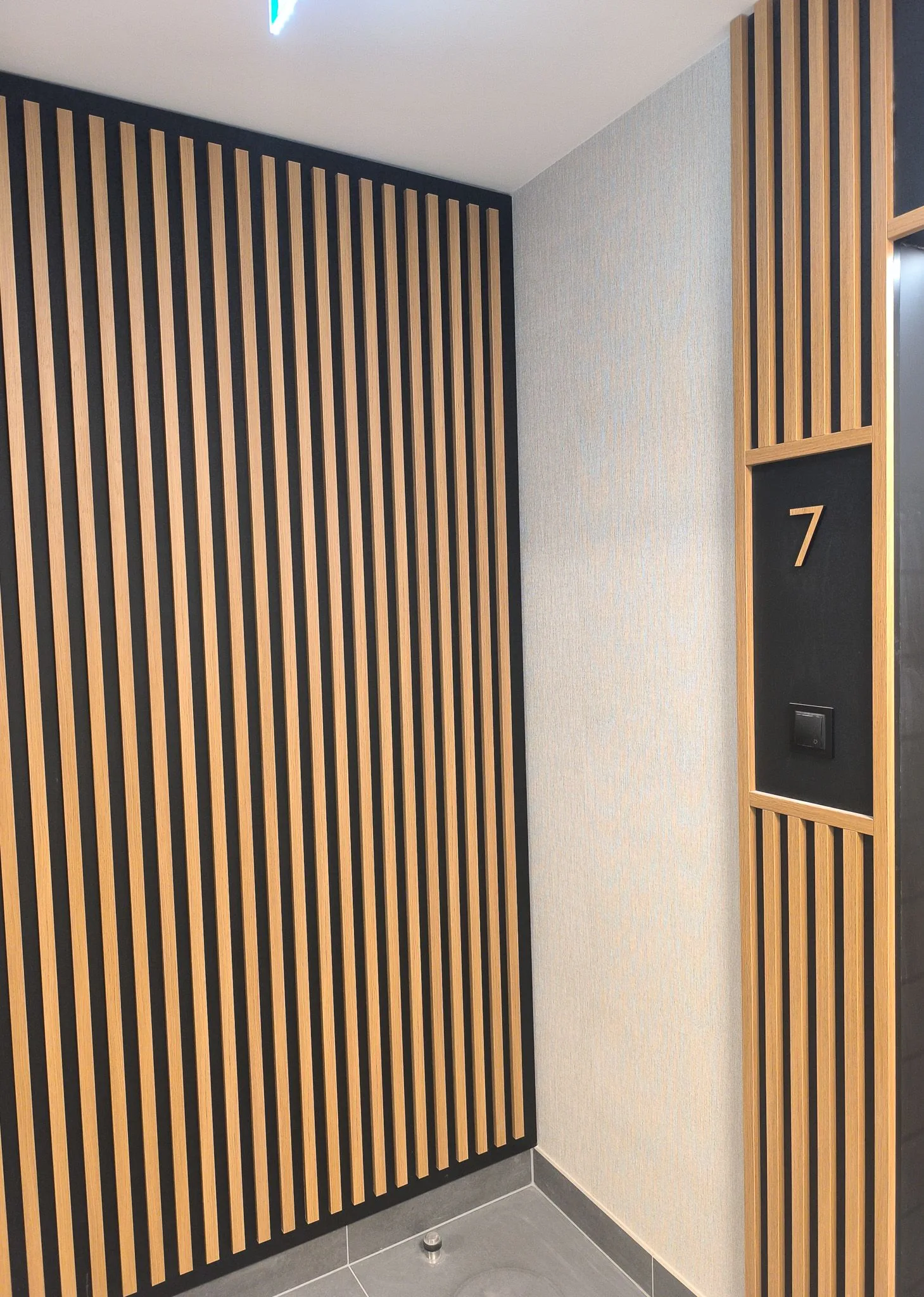 Apartamenty Pustułeczki, Warszawa, Ursynów — Portale drzwiowe, okładziny ścienne i detale części wspólnych (zdjęcie 2)