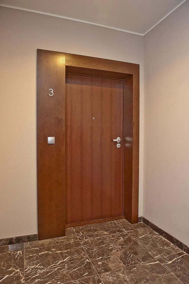 Wilanów Residence, Warszawa, Wilanów — Lady recepcyjne, portale i detale wykończeniowe (zdjęcie 3)